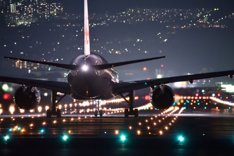 Night flight 2307018
